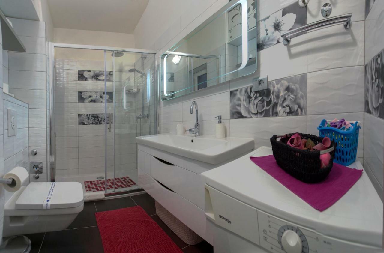 Apis Split Appartement Buitenkant foto