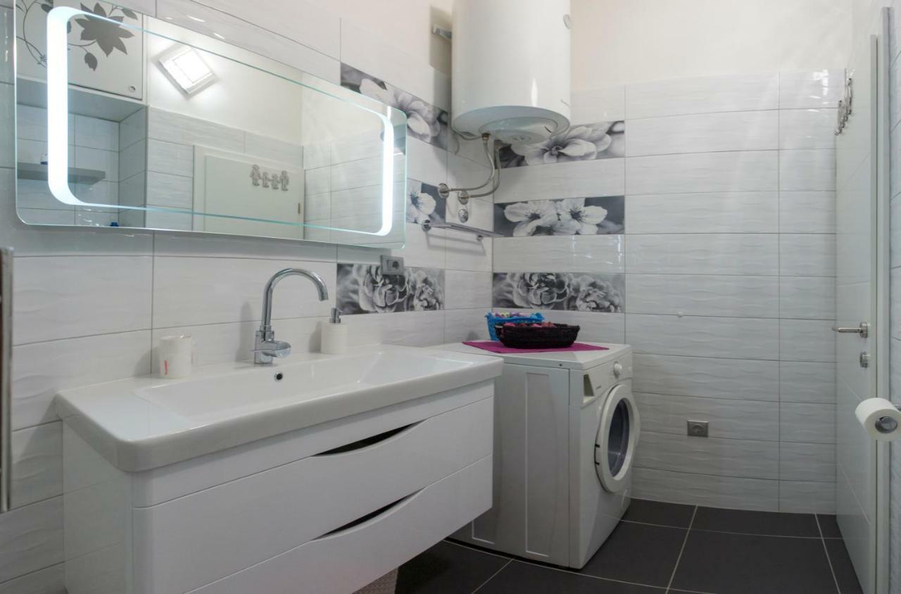 Apis Split Appartement Buitenkant foto