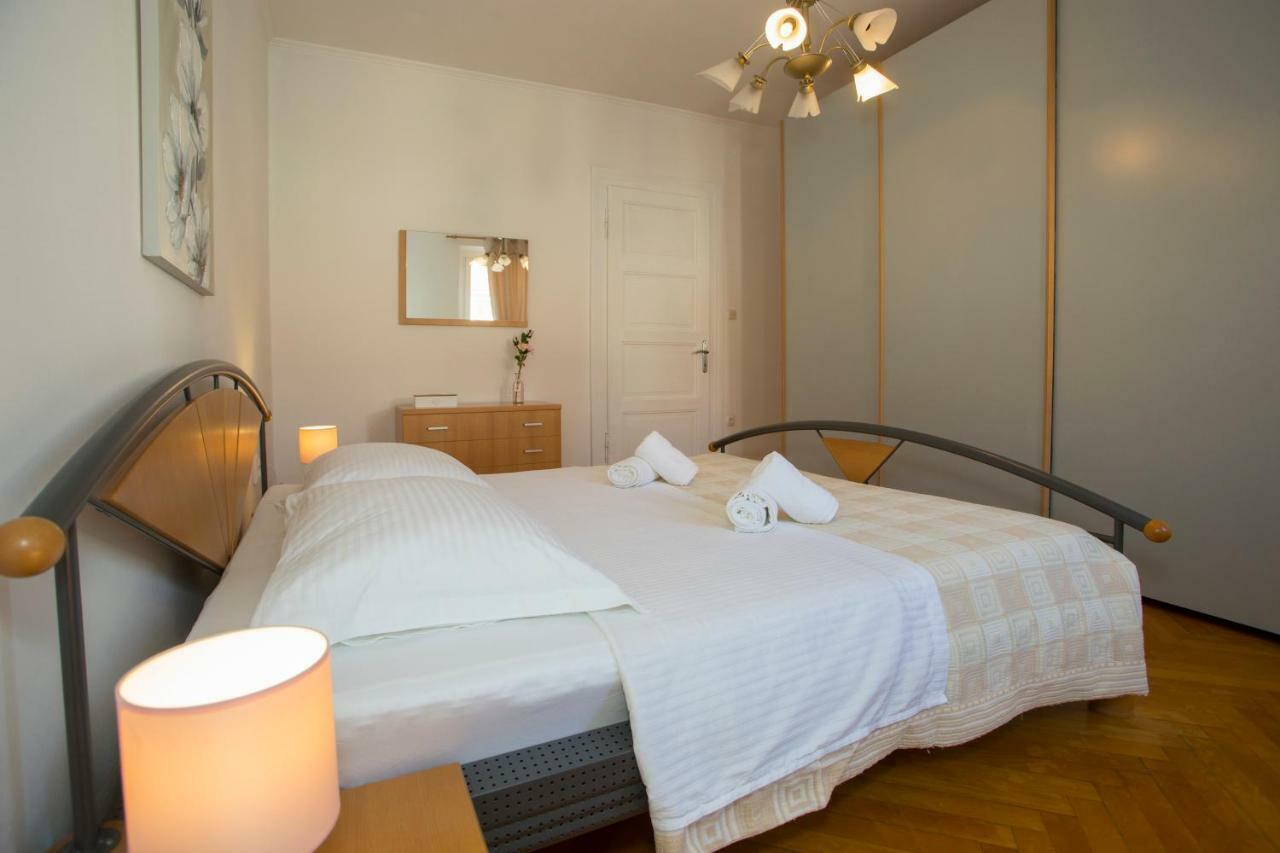 Apis Split Appartement Buitenkant foto