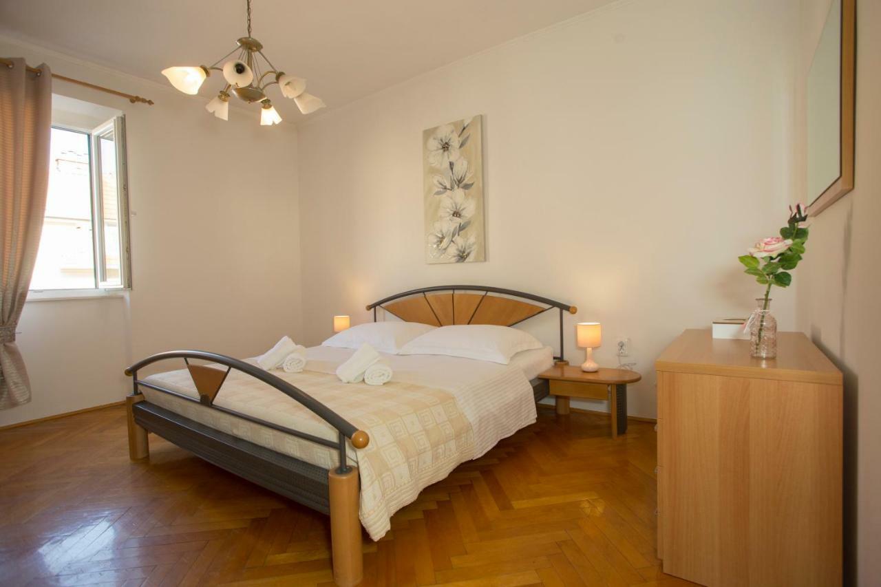 Apis Split Appartement Buitenkant foto